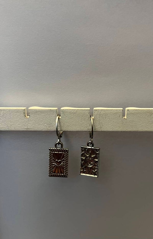 Zilveren oorbellen met bedel