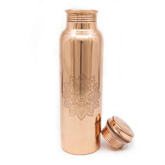 Puur koperen waterfles dot diamond polished ± 950 ml (in luxe geschenkverpakking Puur koperen waterfles dot diamond polished ± 950 ml (in luxe geschenkverpakking