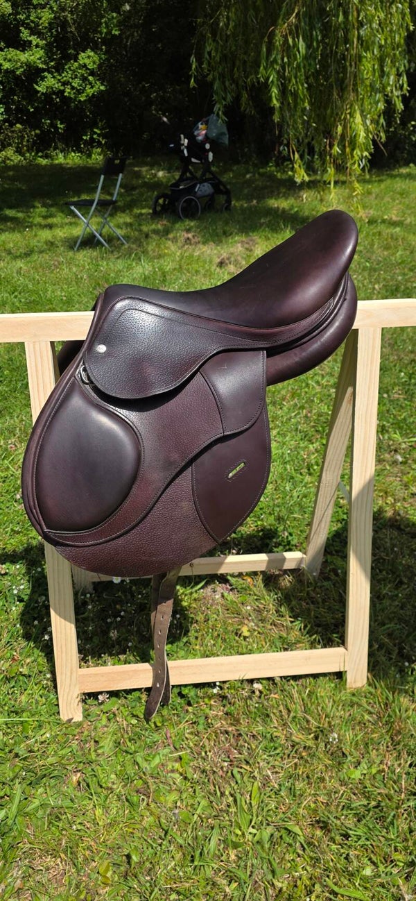 Selle d’obstacle/mixte Time Rider 17" Lucyfer
