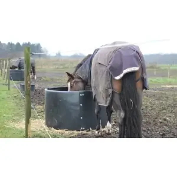 Distributeur de foin OK Plast (pour champs)