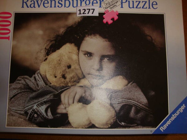 Mädchen mit Teddy  #1277