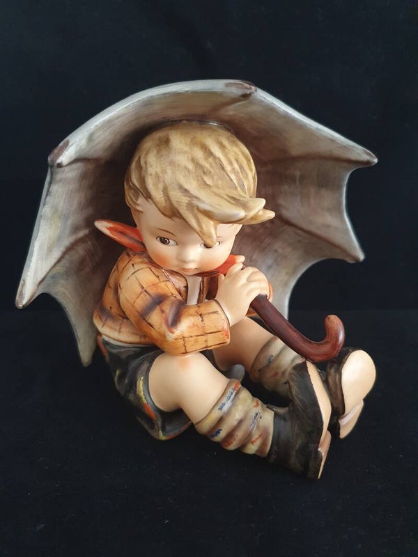 152/0 A  Umbrella Boy