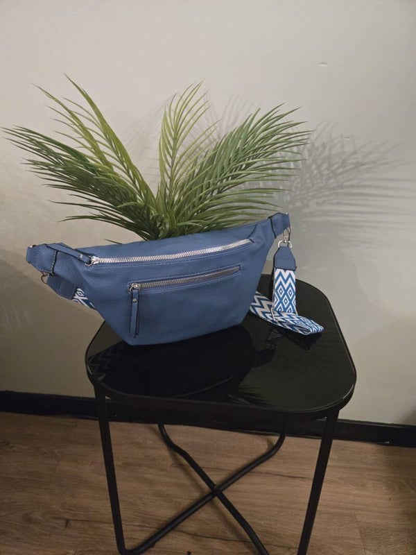 Leuke schuine tas blauw