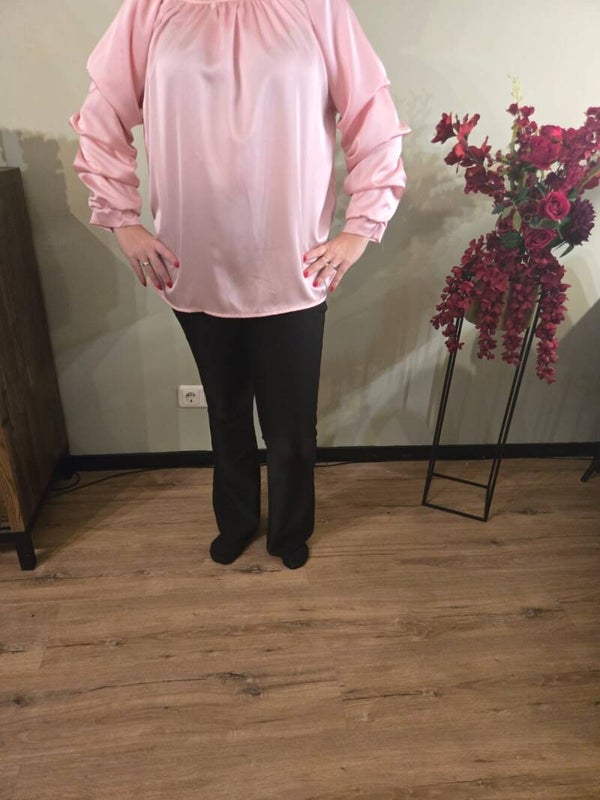 Satijnen blouse met raffel mouw roze