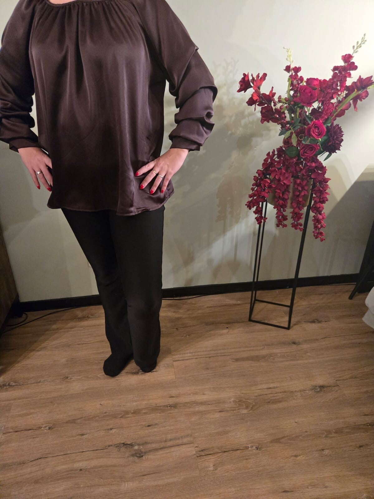 Satijnen blouse met raffel mouw bruin