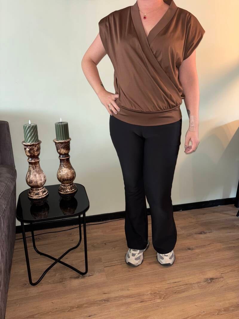 Overslag top met schoudervulling licht bruin 01608