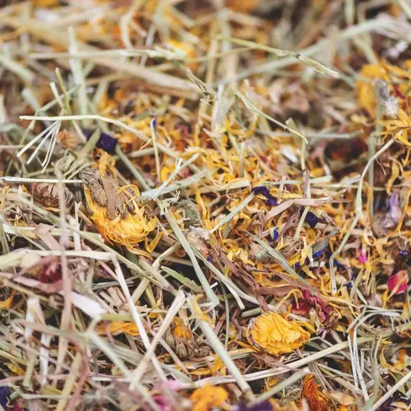 🌿 Premium Timothy Hay with Flowers – 4kg Box