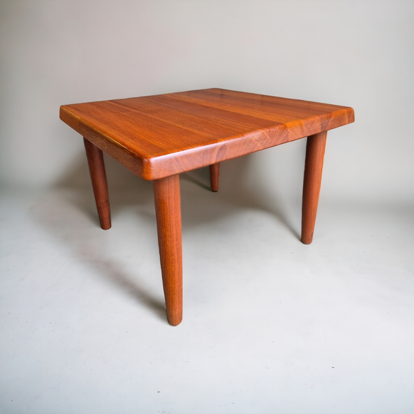 Niels Bach - bijzettafel