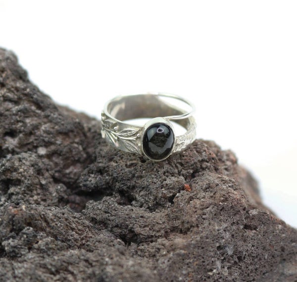 Zilveren smeltwerk en blaadjes ring met obsidiaan
