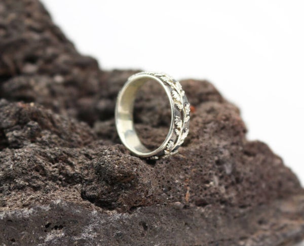 Zilveren ring met eikenblaadjes