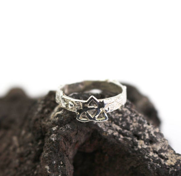 Zilveren smeltwerkring Triquetra