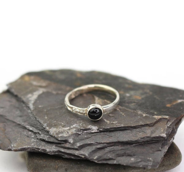 Glinste'ringetje II - nr 8 - maat 18,25 - Onyx