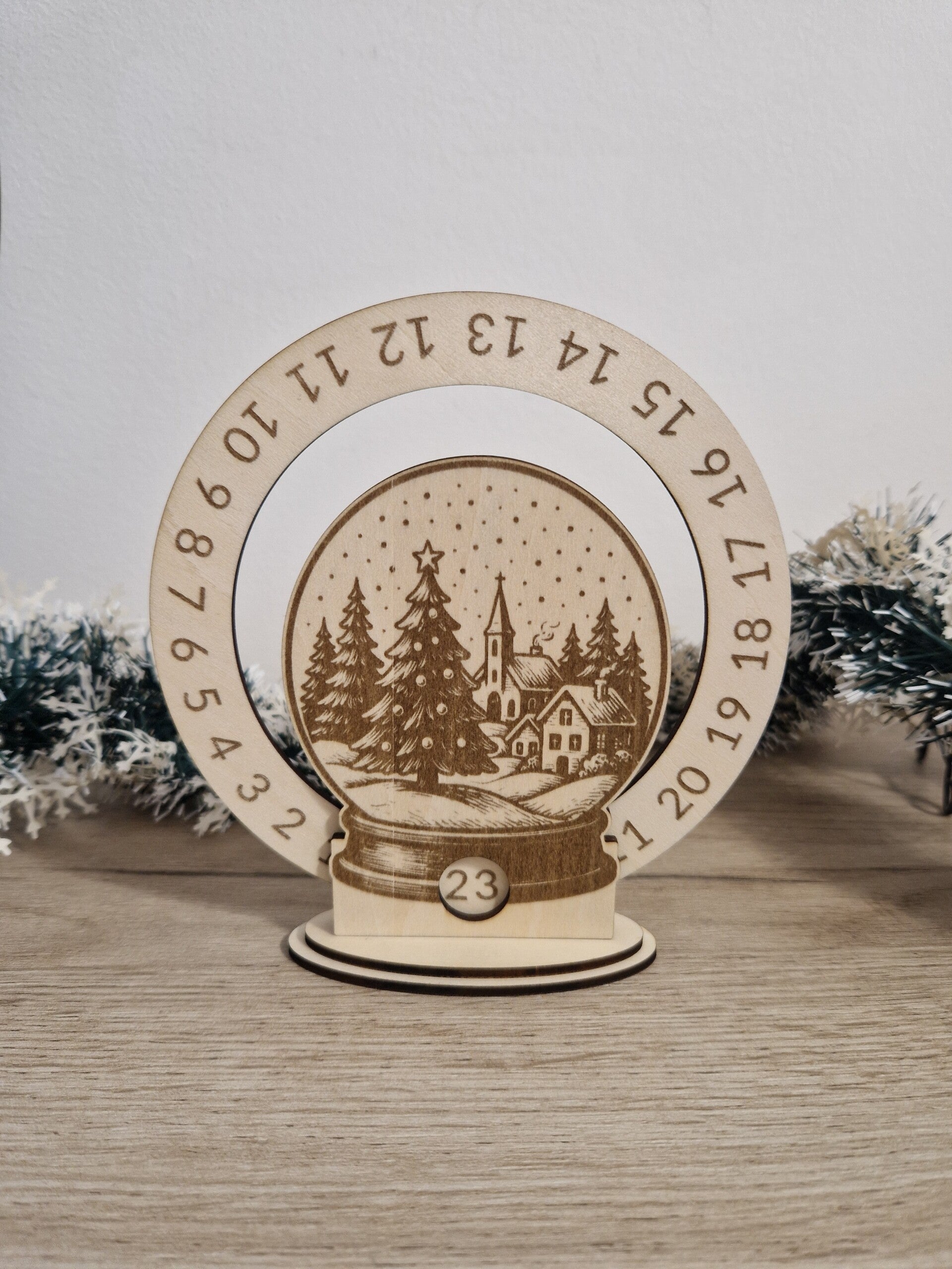 Calendrier de l’Avent en bois – Boule à neige,
