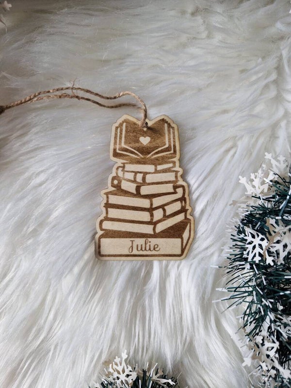 Décoration de sapin en bois pour les amoureux des livres