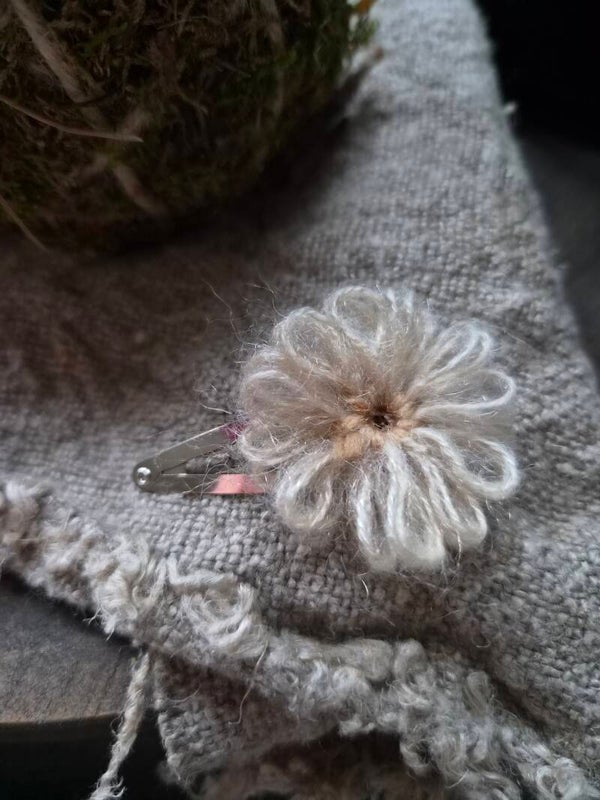 Haarspeldje bloem wit