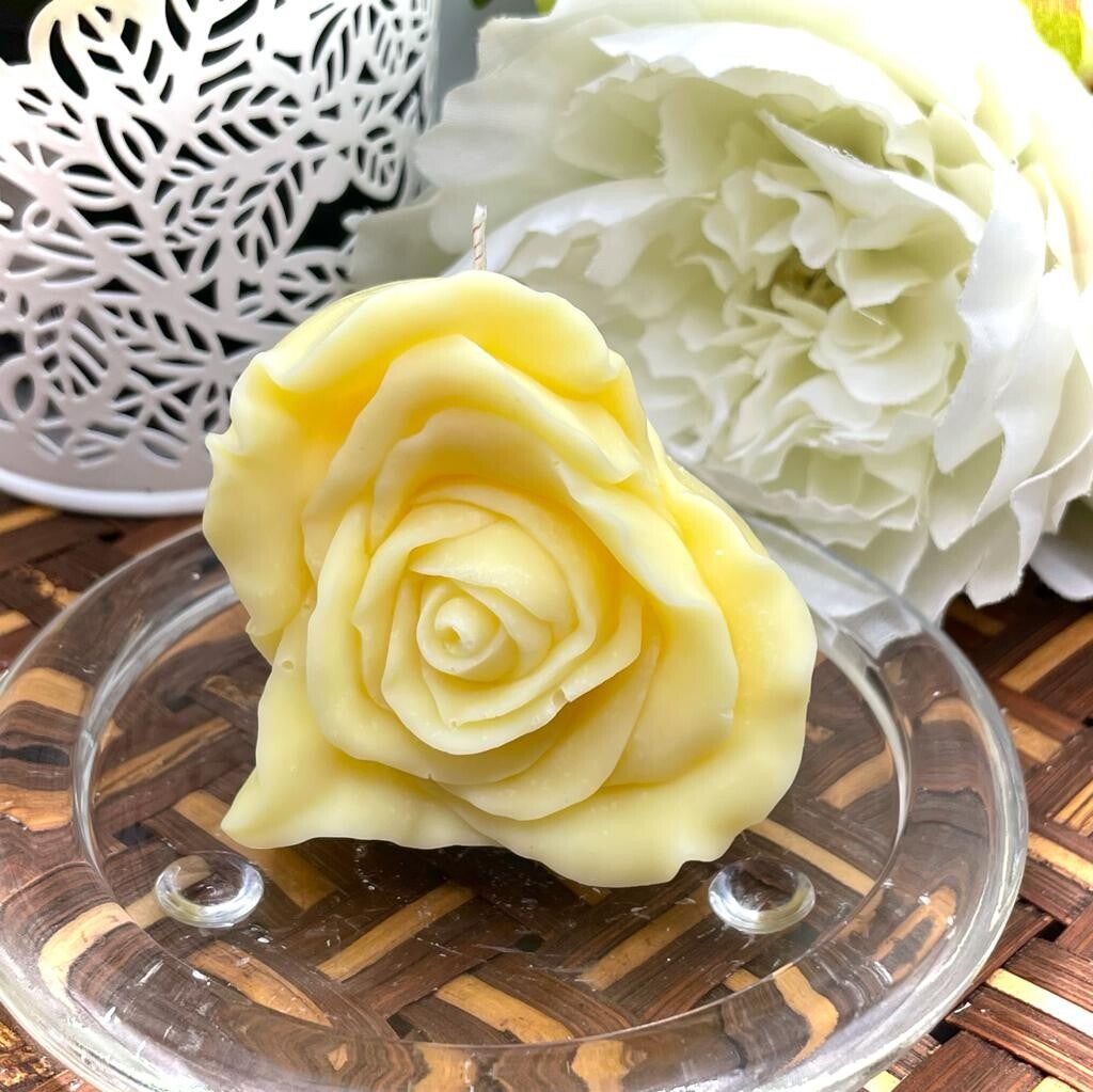 Rose Heart Soy Candle / Pastel Yellow
