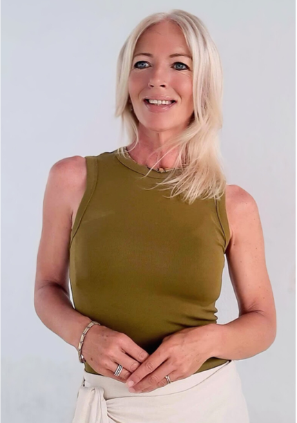 Therapeutic guidance for breaking free from codependency and narcissistic relationships – specialist in deep healing, emotional freedom and body-oriented transformation.
