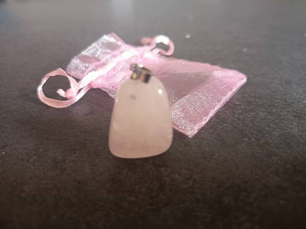 colgante cuarzo rosa pulido