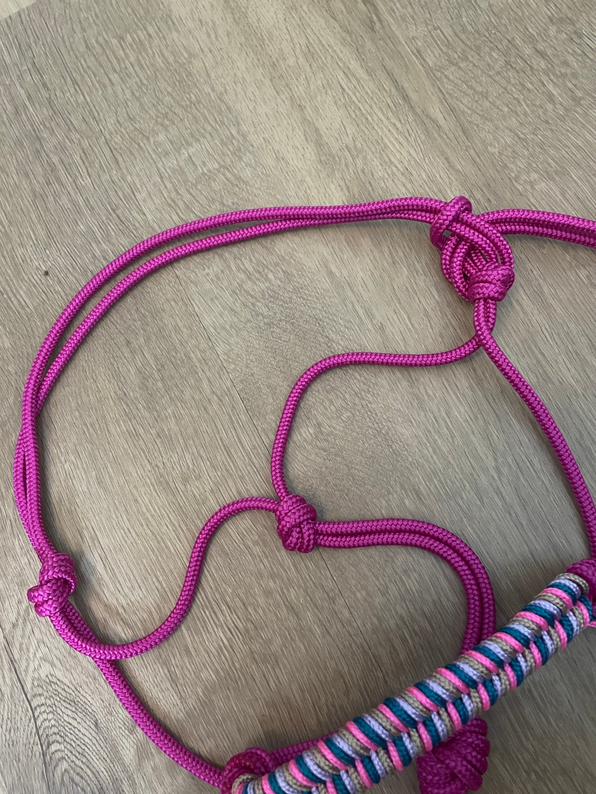 Touwhalster donkerroze, beige, neon pink, aqua, lila paars - vissengraad