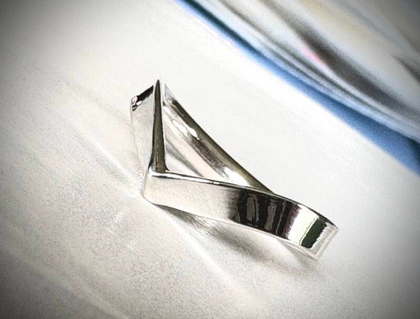 Wishbone ring
