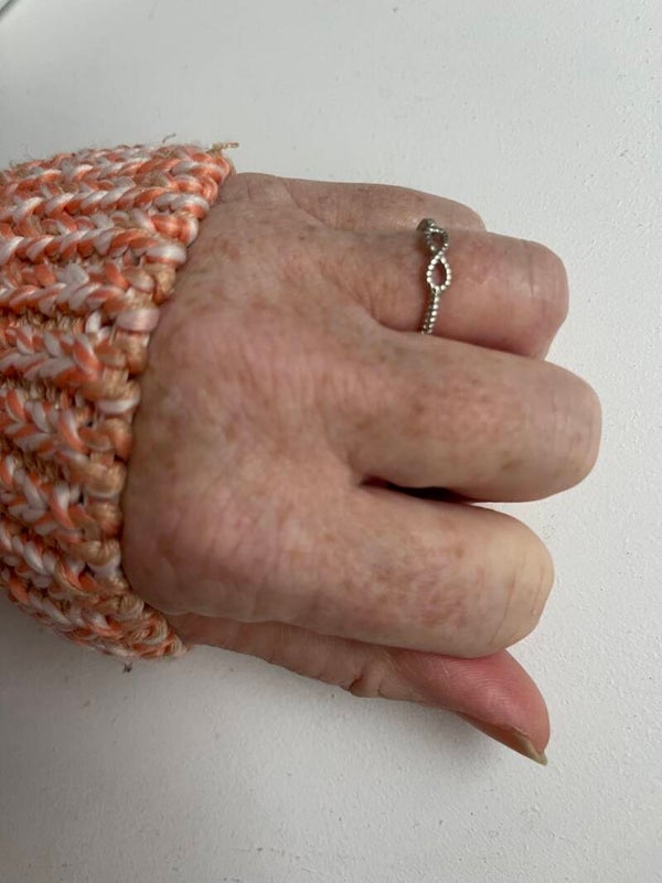 zilverkleurige ring strik