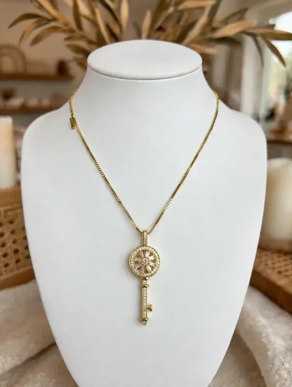 0343 Jewelry - Jeweled Key Necklace – Gold