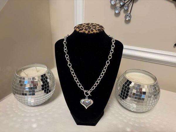 Jewelry - Silver Tone Oval Link Chain Heart Charm Pendant Necklace