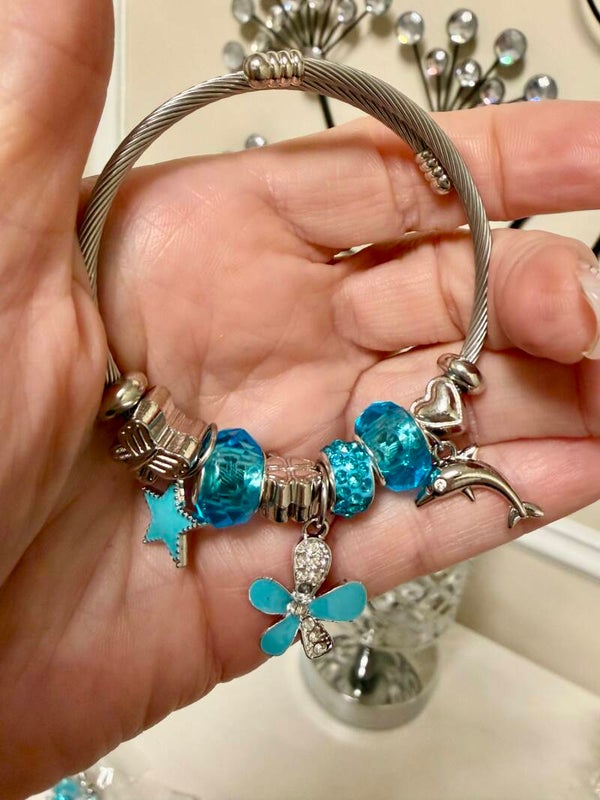 Jewelry - Silver Tone Stainless Steel Cable Bangle Charm Bracelet - Crystal Dolphin
