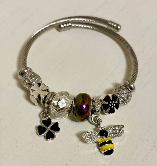 Hewelry - Silver Tone Cable Bangle Charm Bracelet Bee Dangle Black Clover Enamel