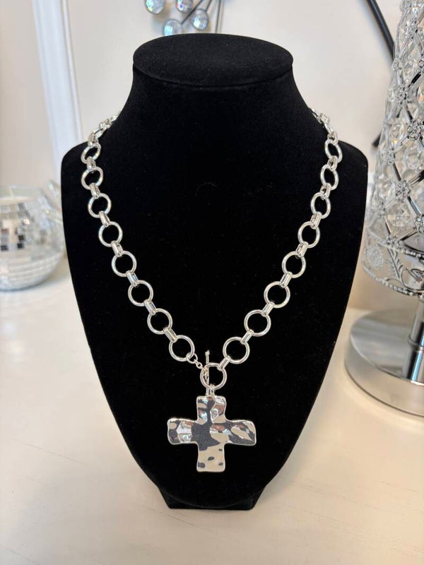 Jewelry - Silver Tone Oval Link Chain Cross Charm Pendant Necklace Adjustable