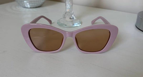 Sunglasses - Women’s Cat Eye Pink Plastic Sunglasses Brown Tinted Plastic Lenses Solid