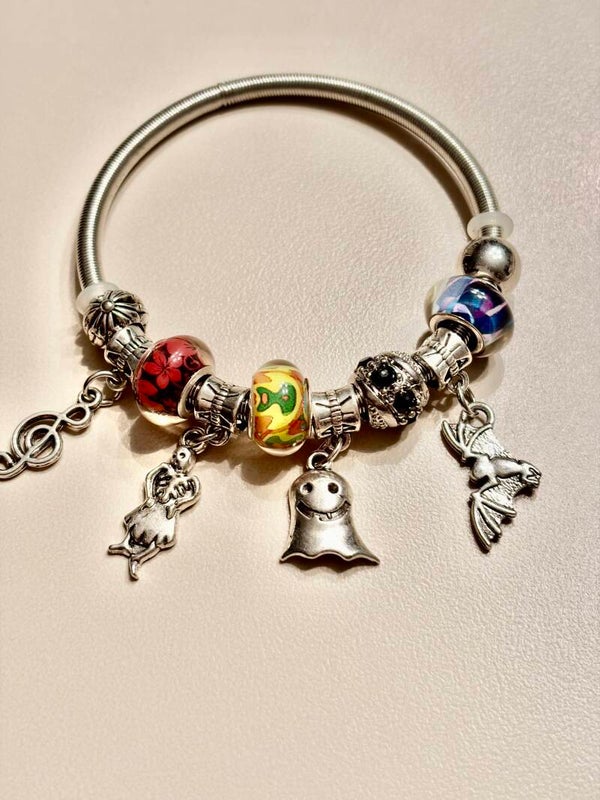 Halloween - Silver Tone Stretch Charm Bracelet Halloween Dangle Silver Charms Ghost Bat