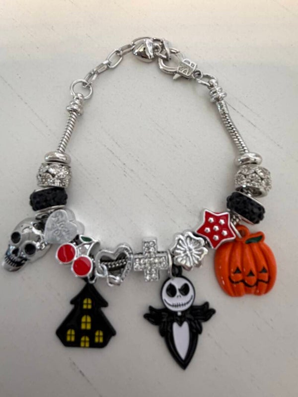 Halloween - Silver Tone Bracelet with skull, orange pumpkin, black/yellow house charms