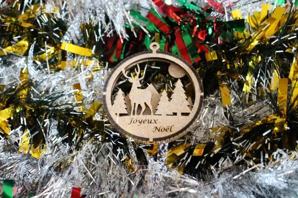 Boule de Noël Renne en Forêt Ronde en Bois 3D
