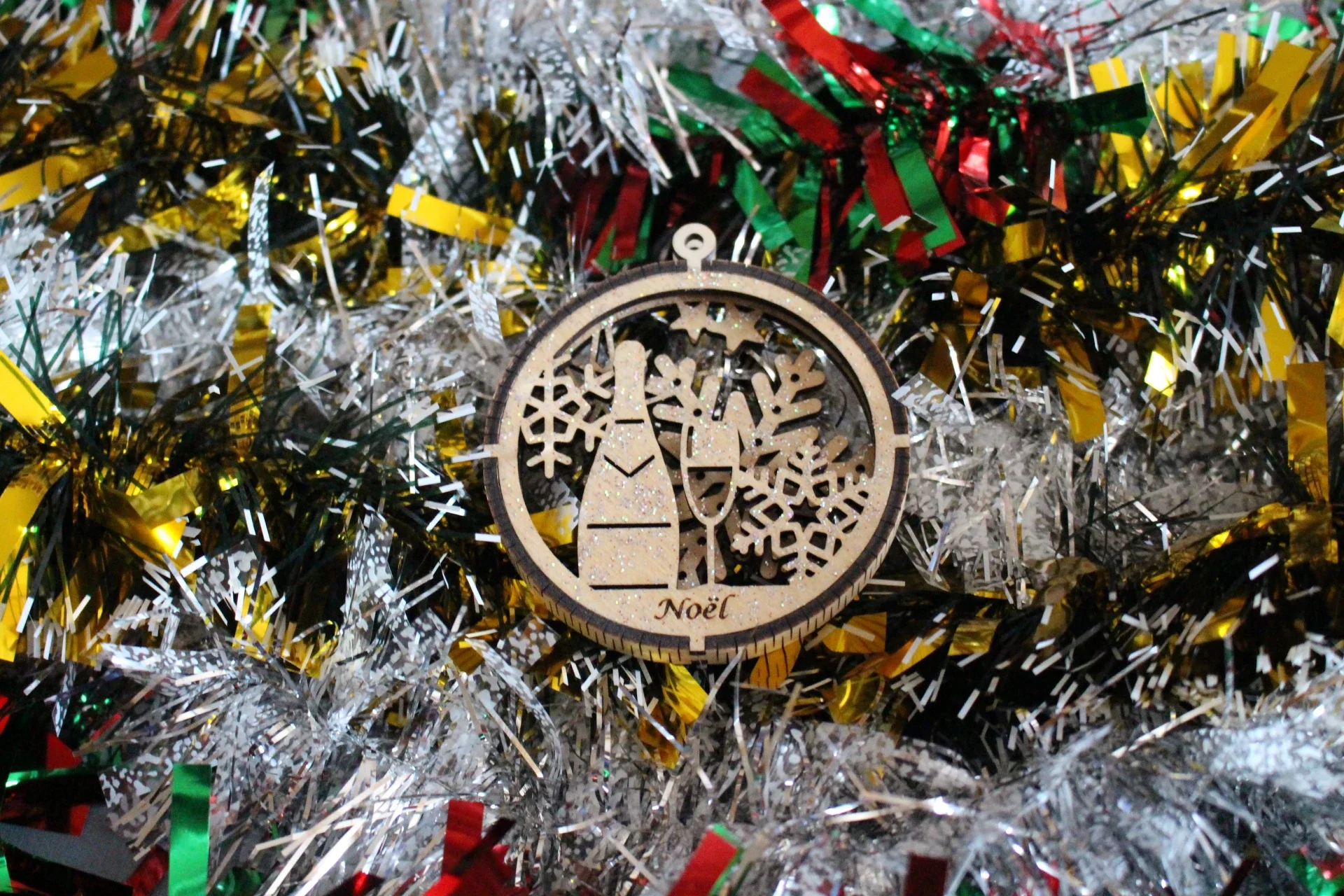 Boule de Noël Bouteille et Coupe de Champagne Ronde en Bois 3D