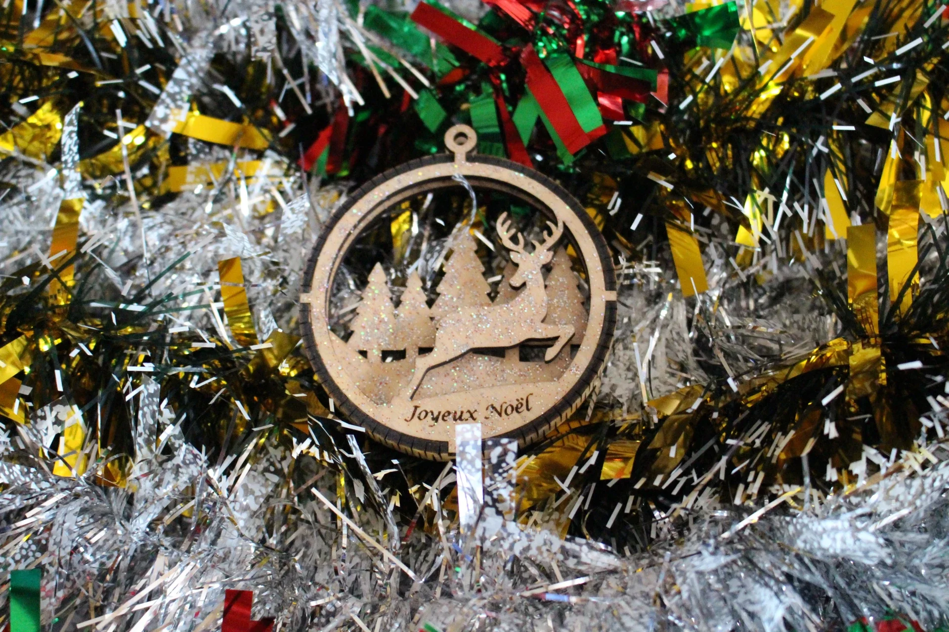 Boule de Noël cerf qui Court Ronde en Bois 3D