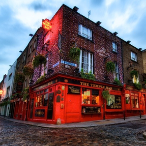external photo of the Temple Bar Inn showing two aspects and cobbled streets