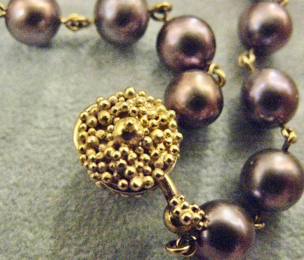 Armband ‘MAUVE’ geregen op goud, Mei-Ling