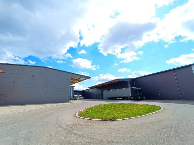 Großer Platz für LKW