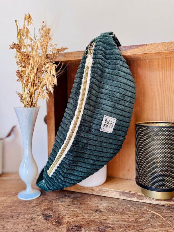 Sac banane velours côtelé large vert sapin - "T'as une tâche ! Pistache"