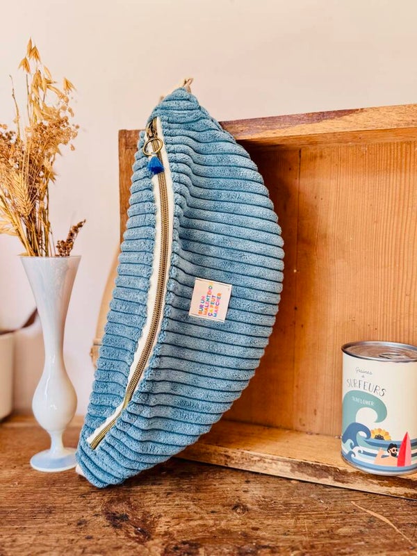 Sac banane velours côtelé large bleu - "Sur un malentendu ça peut marcher"