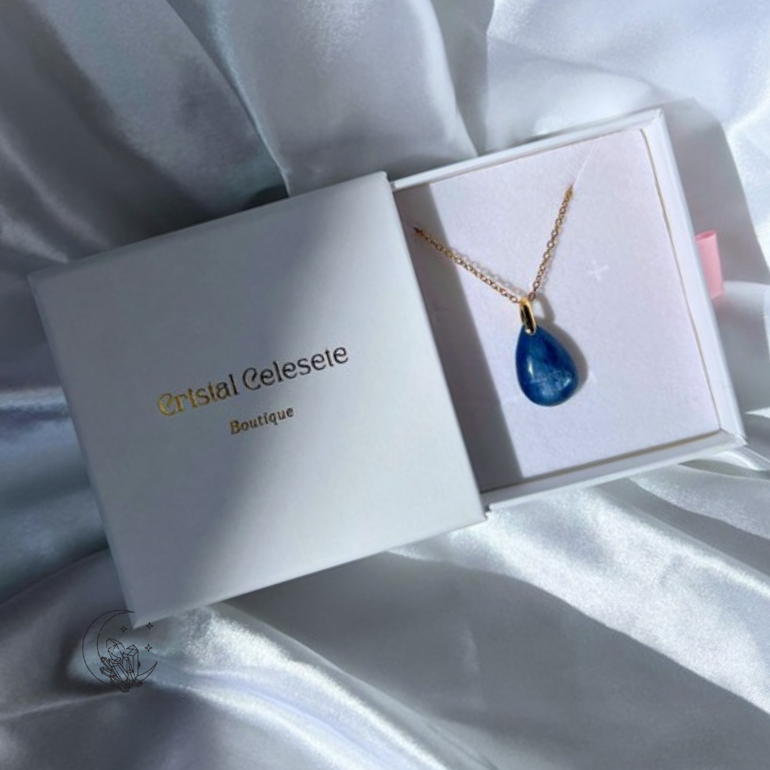 Pendentif Goutte Plate en Cyanite Bleue – Harmonie & Énergie