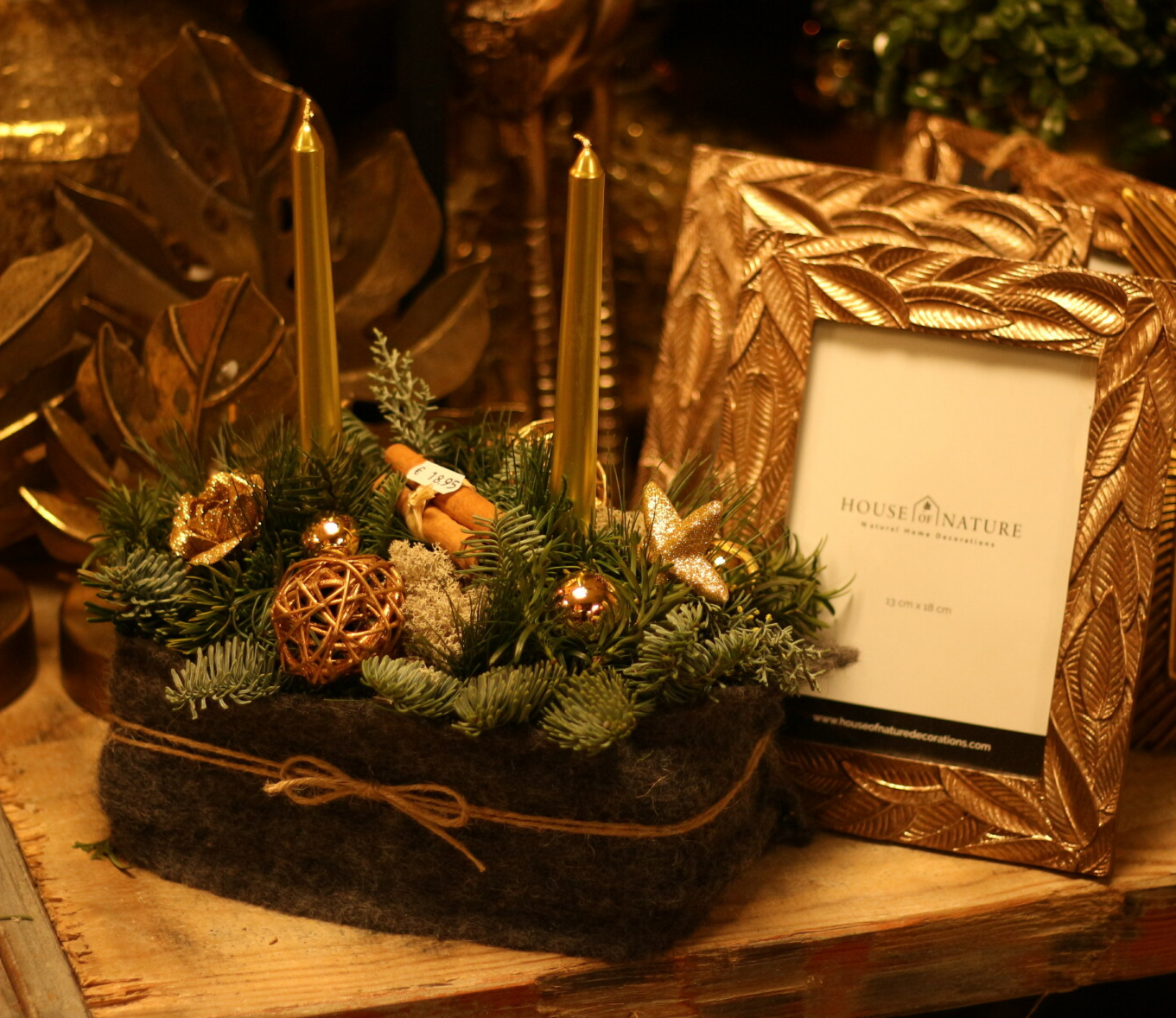 Kerststuk 1: Goud 2 kaarsen