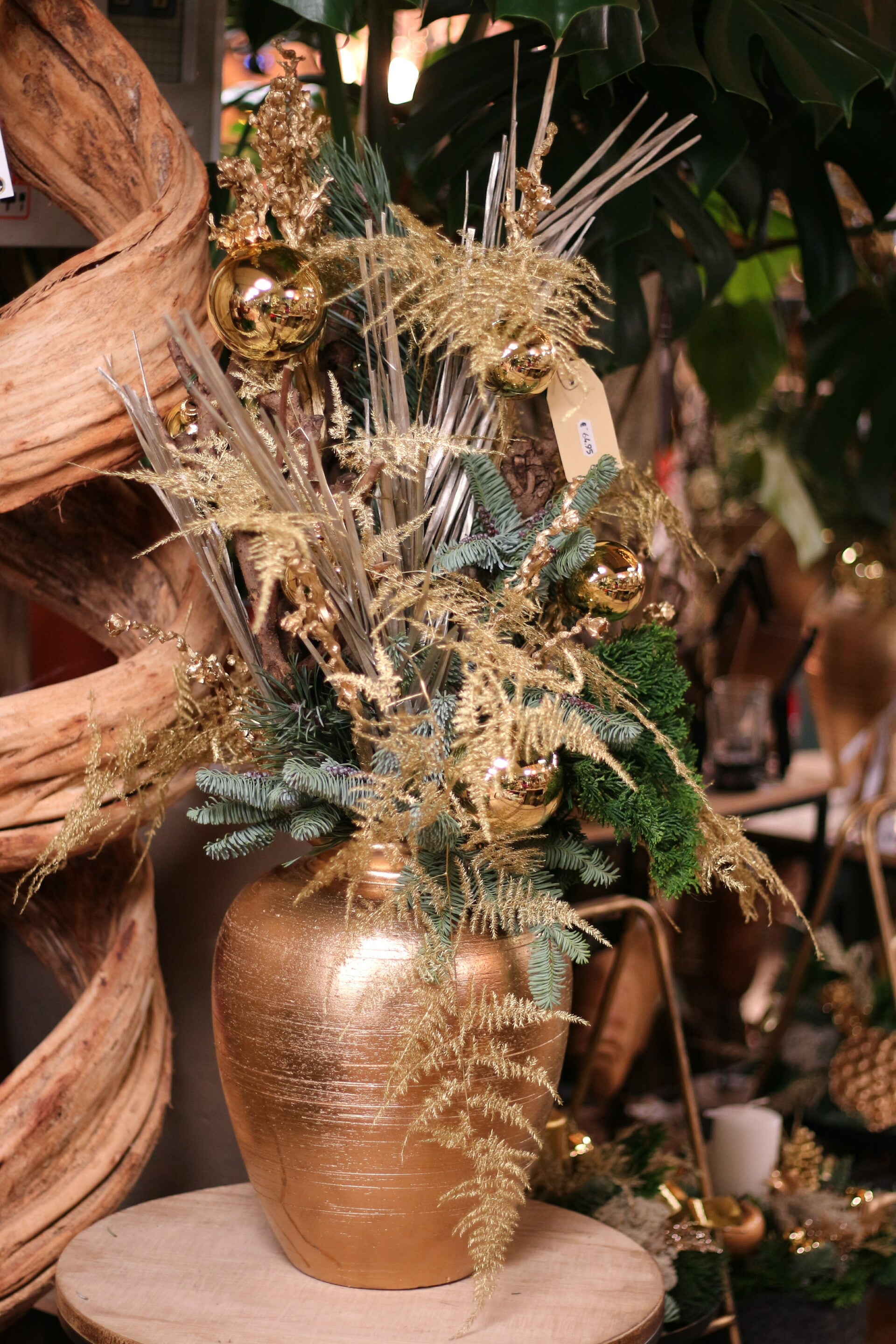 Kerststuk 3: Vaas Goud