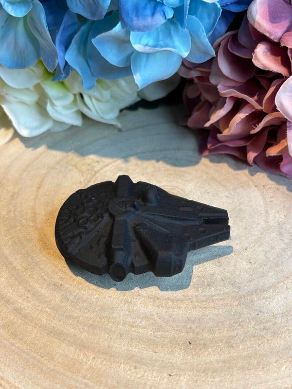 Zwarte obsidiaan ruimte schip