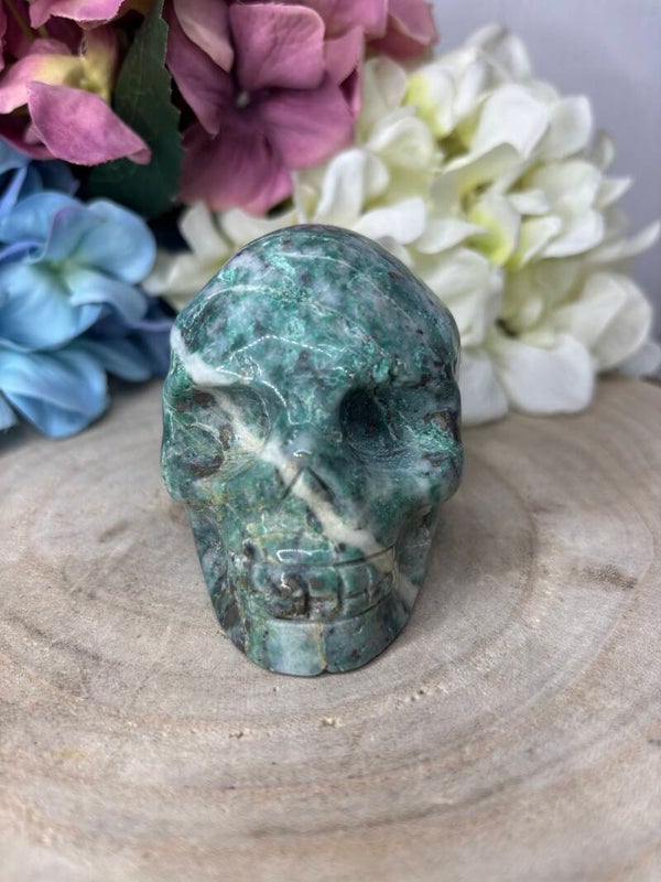 Chrysocolla met pyriet skull