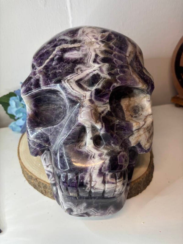 Chevron amethist skull