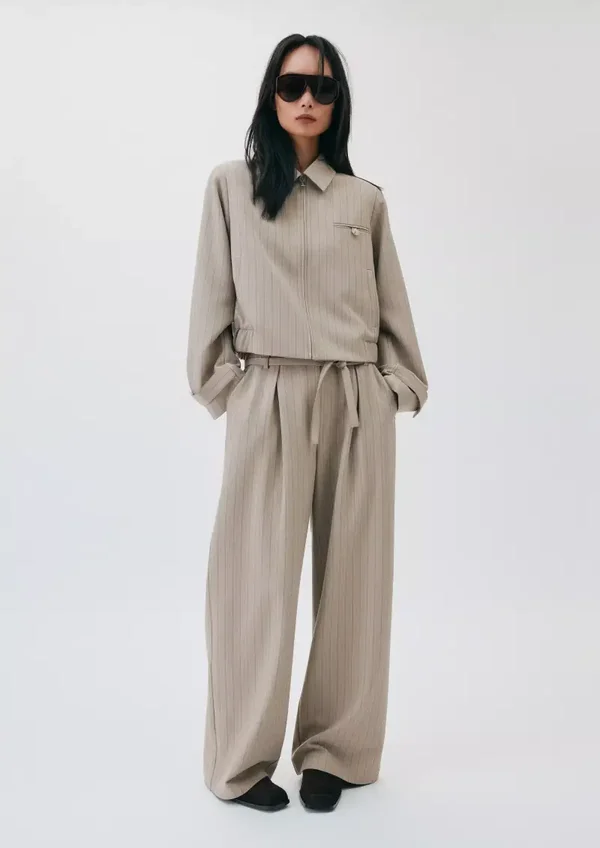 Wide-leg pants with pleats and a belt 2183322 COMMA