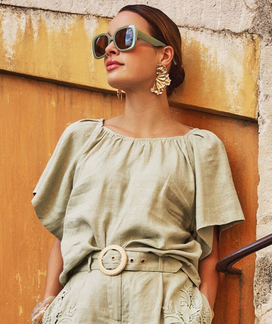 Blouse back detail linen HS26.28230 Esqualo