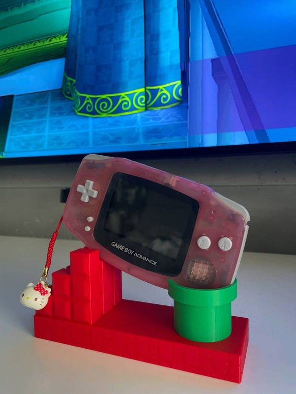 Soporte de exhibición inspirado en Super Mario, diseñado para colocar una Game Boy Advance